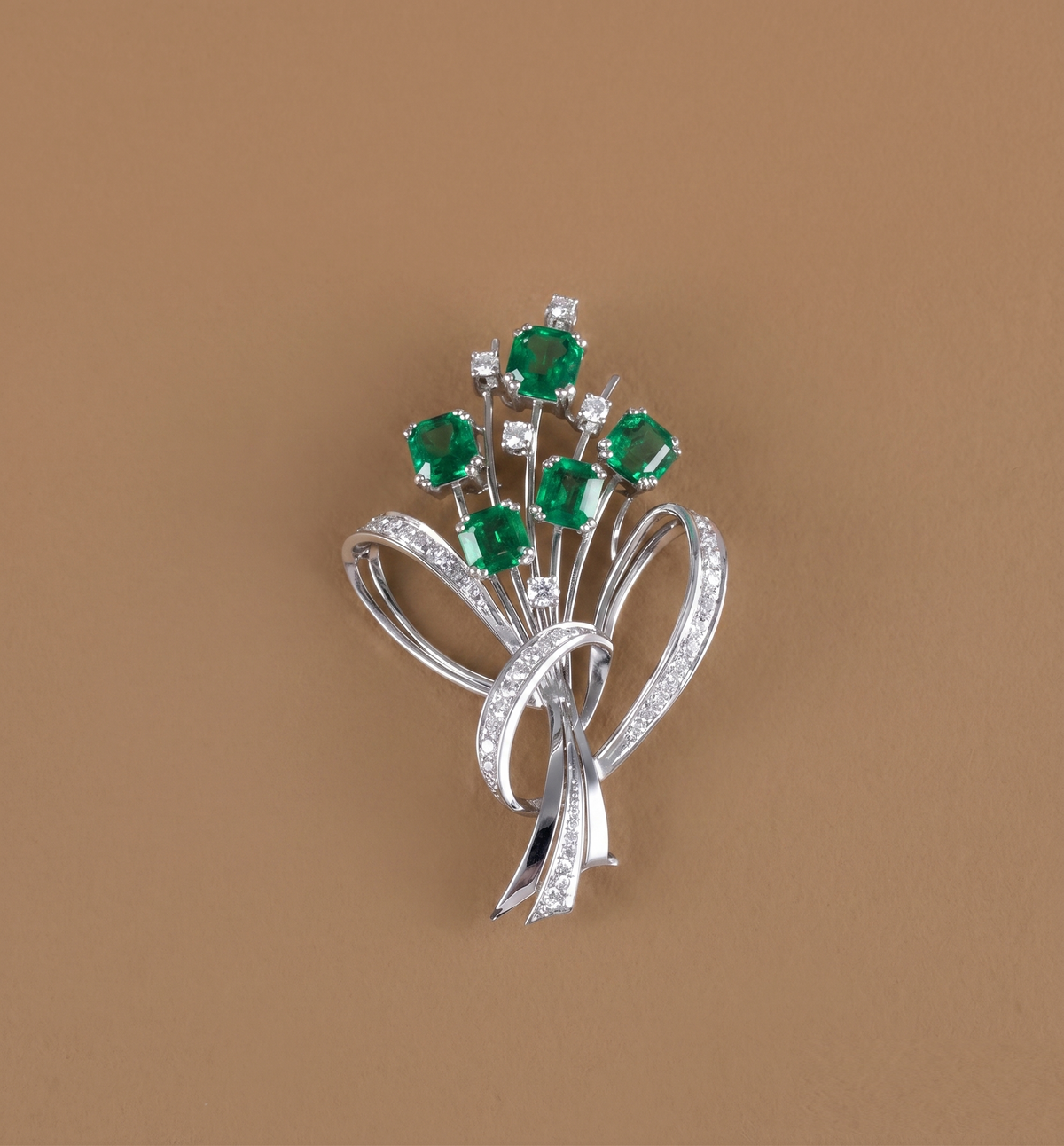 Diamond Saree Brooch Collection, bridal saree brooches and pins in lab-grown diamonds, 9/14/18kt gold and silver, from Inarra Atelier's Bridal Jewellery Kolkata range