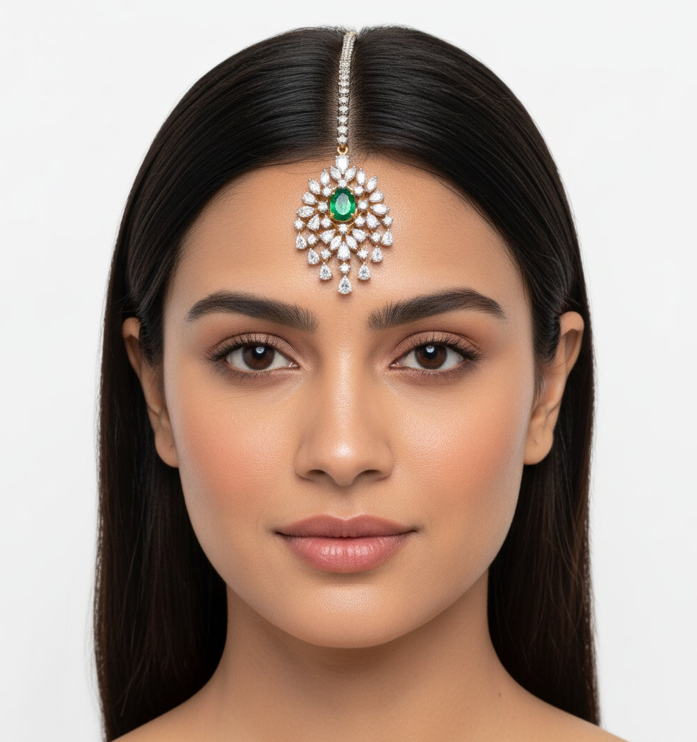 Solitaire Emerald Pear-Drop Mangtika