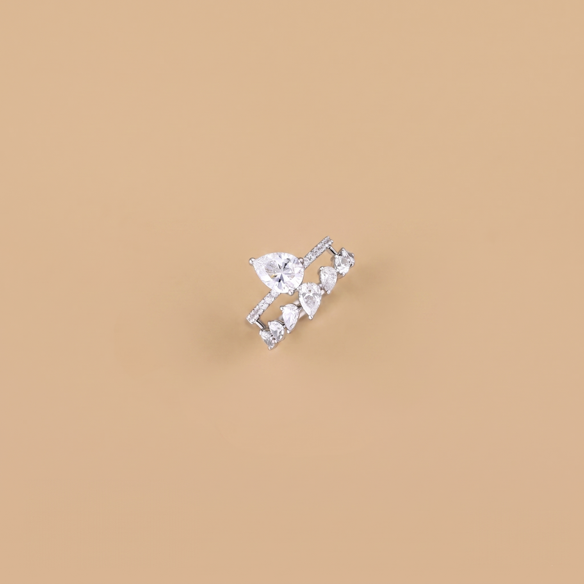 Inarra Atelier BIS-hallmarked female diamond ring – rhythmic drop design, lifetime exchange