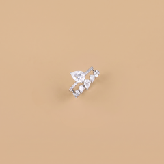 Inarra Atelier BIS-hallmarked female diamond ring – rhythmic drop design, lifetime exchange