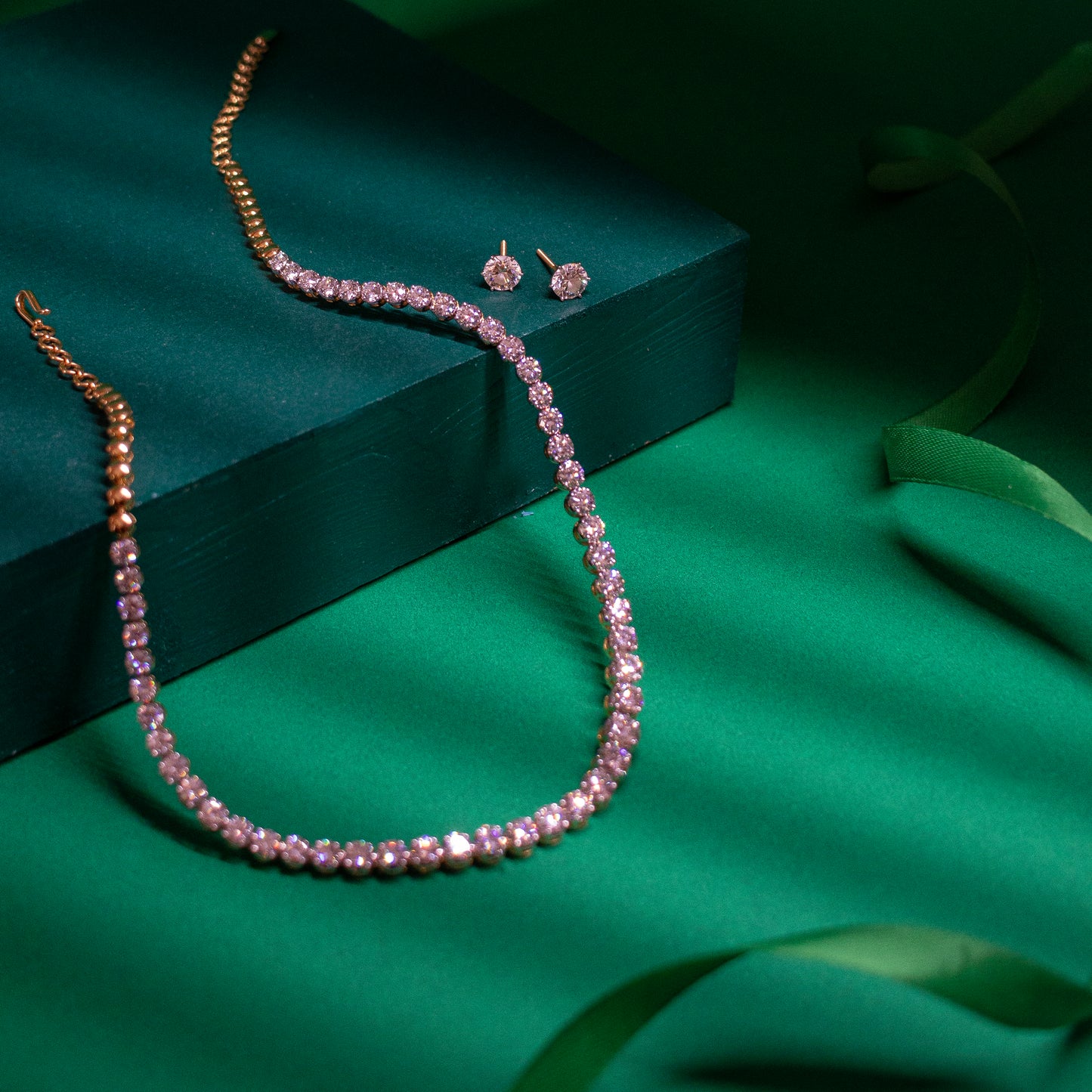 Classic Round Single line necklace