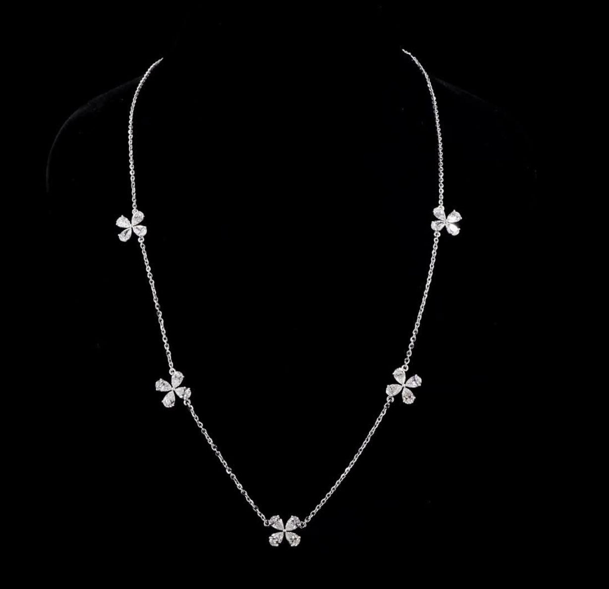 Scintillating Petals Chain Necklace
