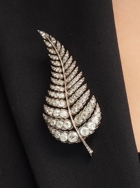 diamond saree brooch