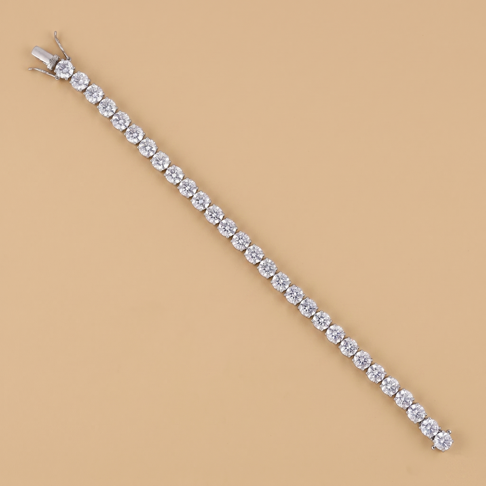 Classic Round 0.40 bracelet