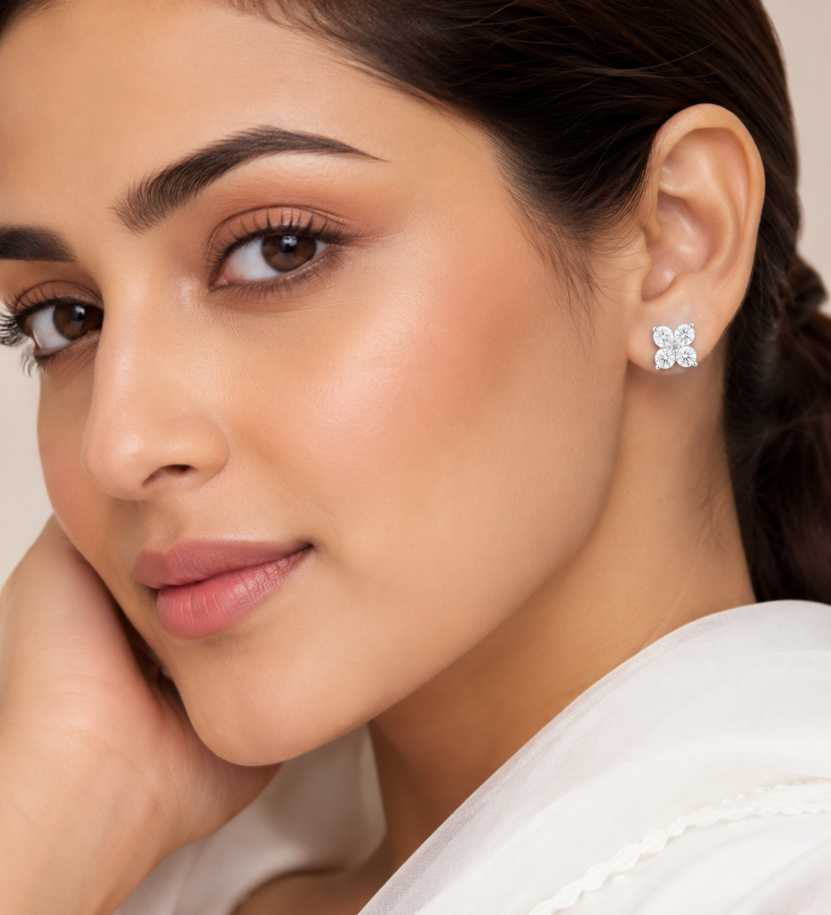 The Four-Point Round Earrings