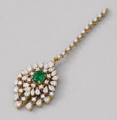 Solitaire Emerald Pear-Drop Mangtika