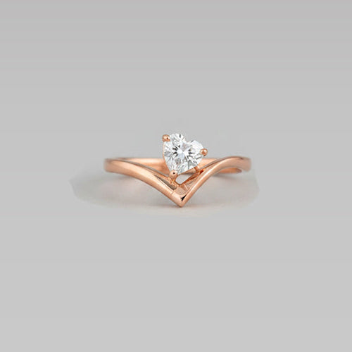 IGI-certified lab-grown solitaire diamond engagement ring for women