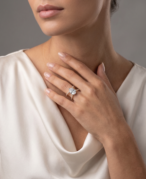 Solitaire pear-cut Vow Ring
