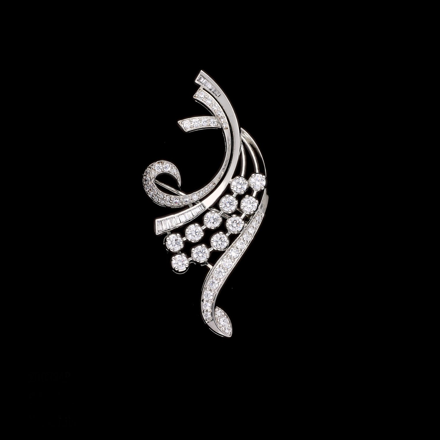 diamond saree brooch
